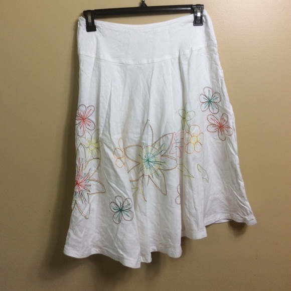 Ann Trinity linen blend embroidered floral skirt. Size 10. White. - Picture 4 of 6